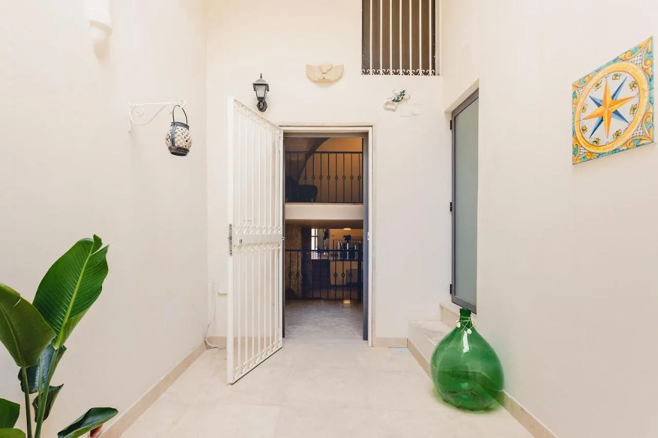 Convivo Apartment Palazzo Galateo Lecce 0*,