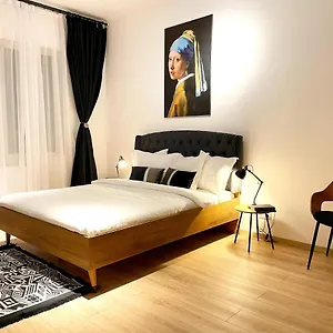 superior-apartment-redbed-self-catering-apartments.bucharesthotelsnow.com/